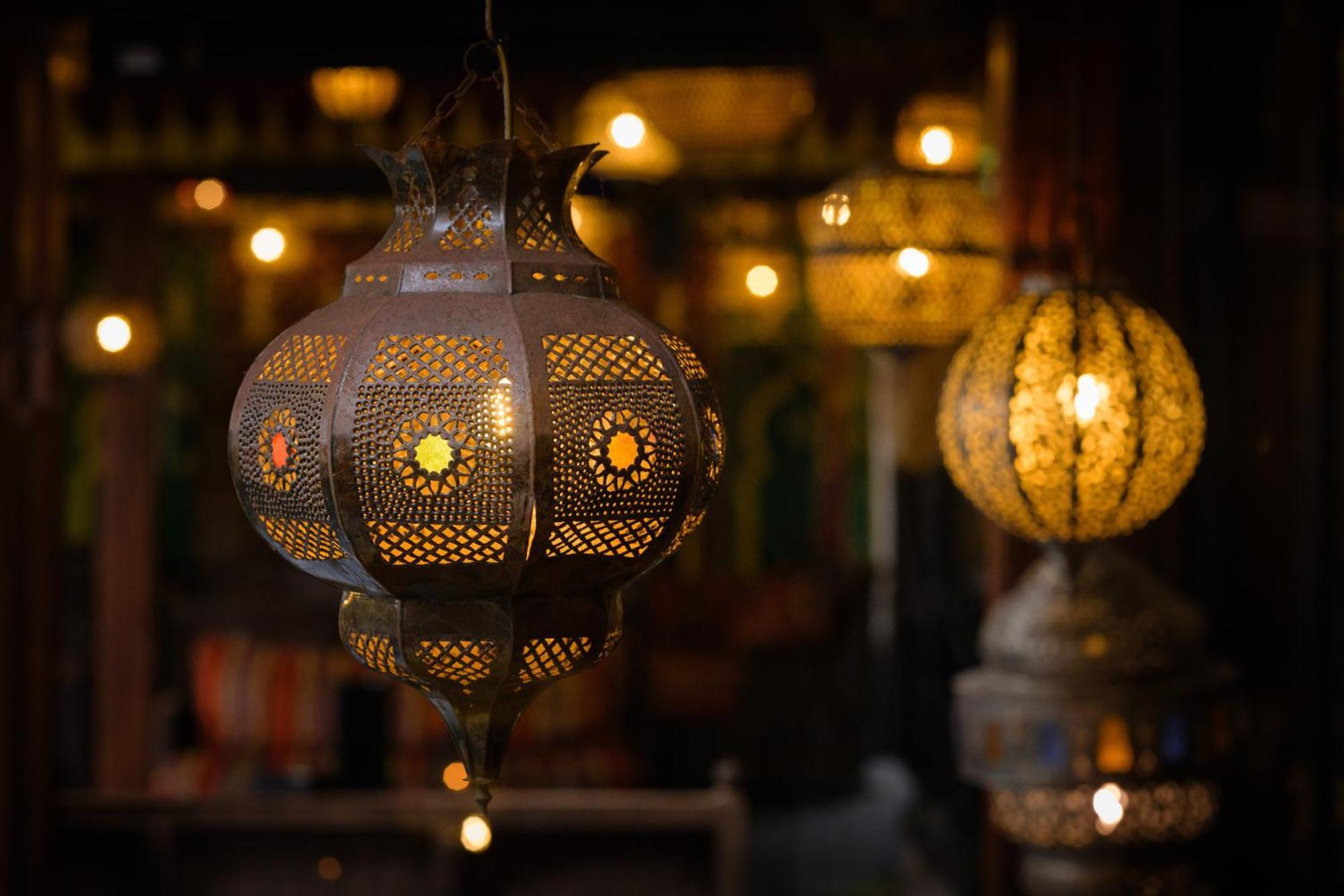 Crazy Bear Beaconsfield Hotel Kültér fotó A Moroccan lantern