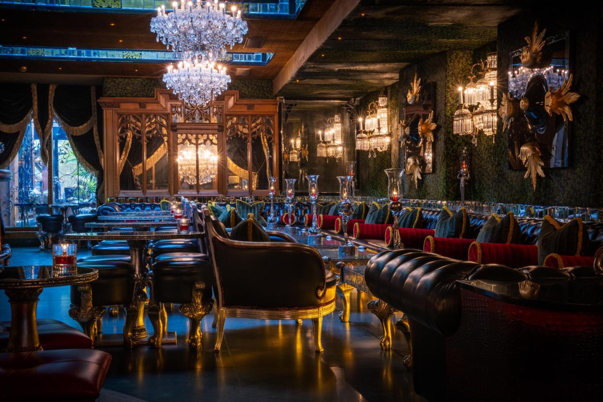 Crazy Bear Beaconsfield Hotel Kültér fotó Interior of the restaurant