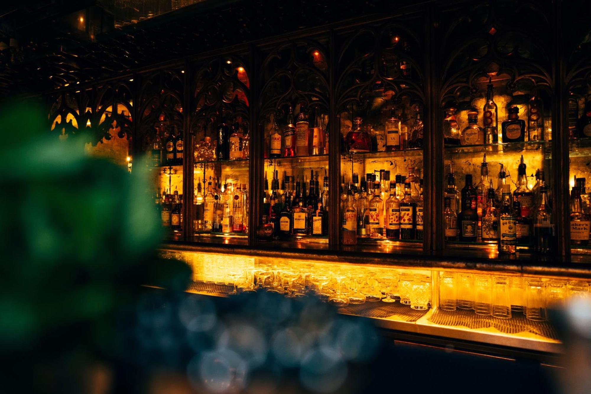 Crazy Bear Beaconsfield Hotel Kültér fotó The bar at the 21 Club