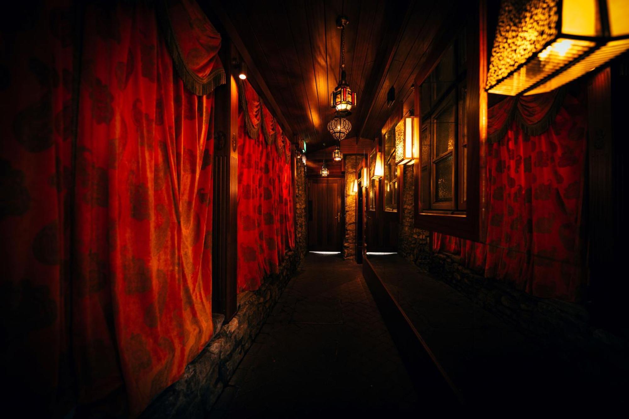 Crazy Bear Beaconsfield Hotel Kültér fotó The interior of a traditional Japanese bathhouse